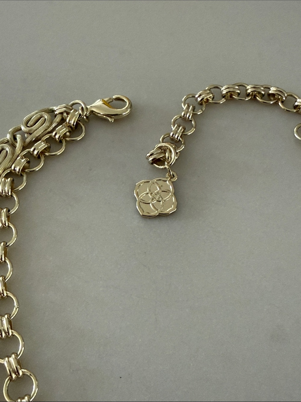 DISCO Kendra Scott White Emily Necklace - Picture 4 of 7
